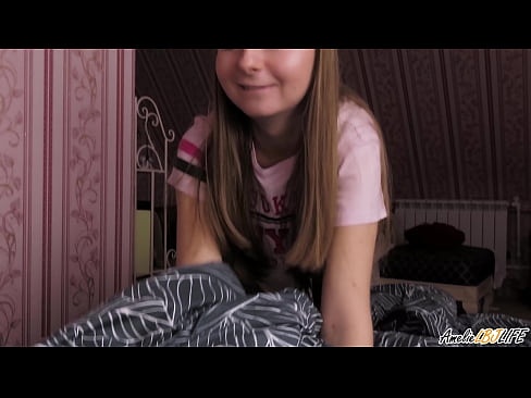 ❤️ Tarraingíonn Blondie BFF go domhain uirthi agus faigheann sí cum ina béal ❤️  Físeán gnéis  uainn ga.xxxbunker.ru ❌️❤