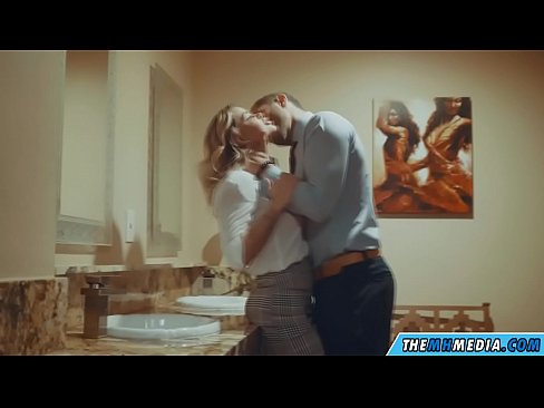 ❤️ Nuair a mheallann blonde busty tú i seomra scíthe poiblí ❤️  Físeán gnéis  uainn ga.xxxbunker.ru ❌️❤